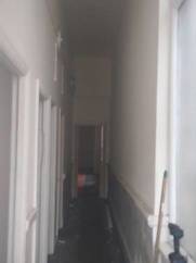 A room with a white wall and a broom

AI-generated content may be incorrect.
