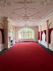 A red carpet and white walls

AI-generated content may be incorrect.